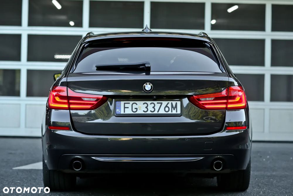 BMW Seria 5 520d Sport Line - 9