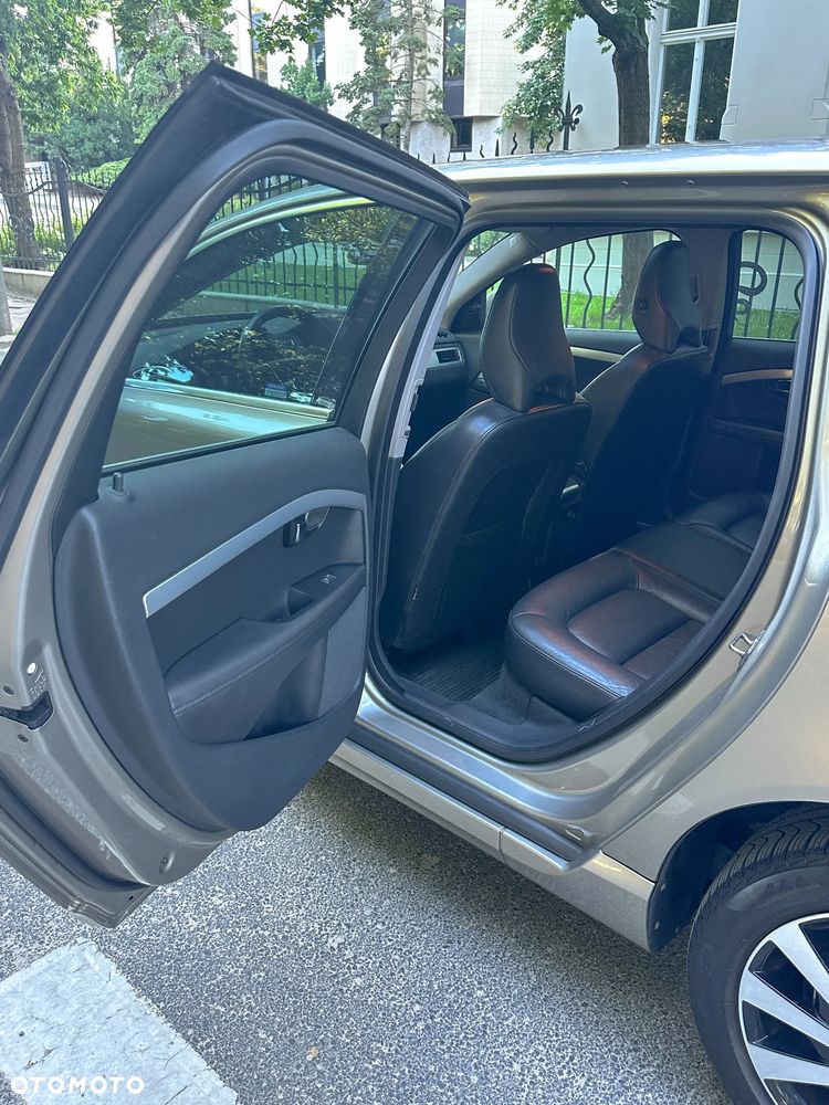 Volvo V70 D5 AWD Summum - 33