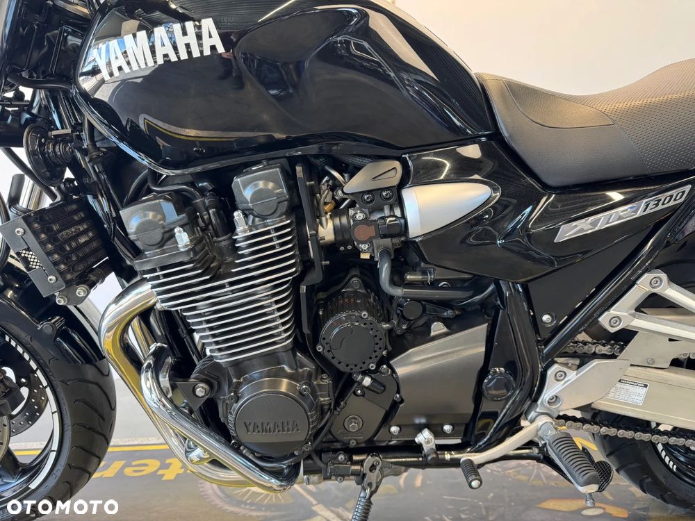 Yamaha XJR - 23