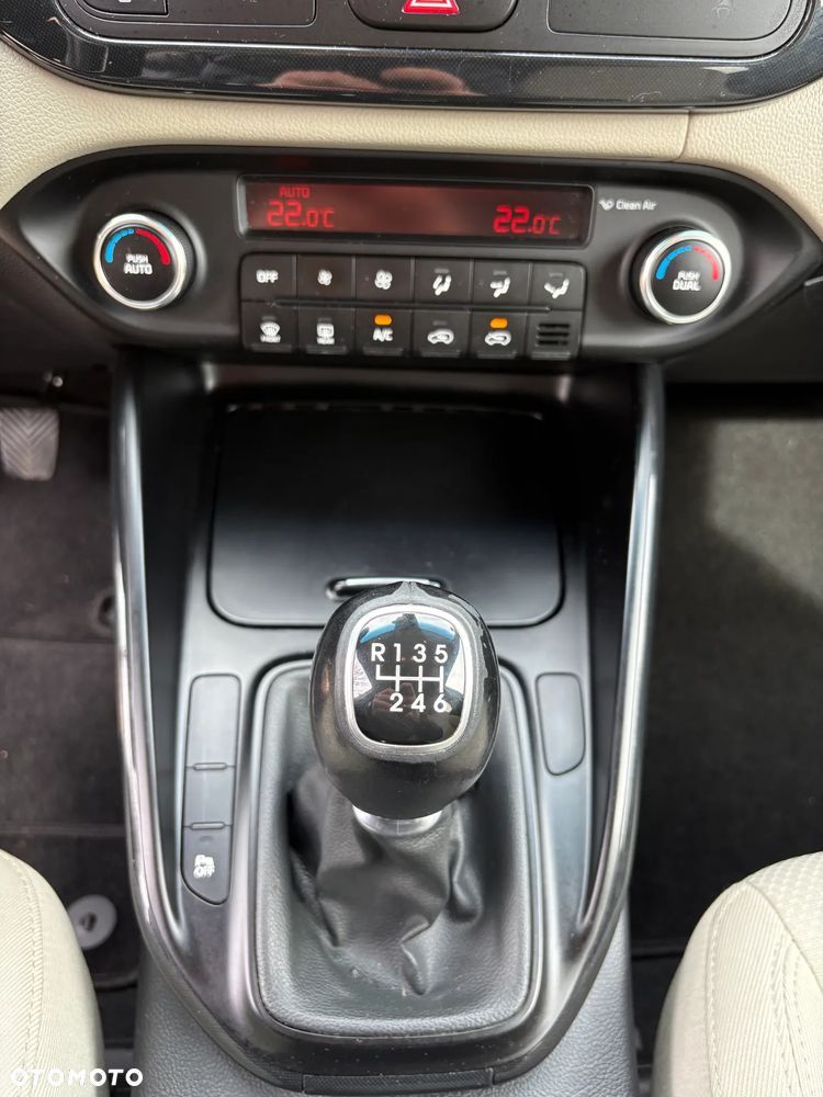 Kia Carens 1.6 GDI L - 16