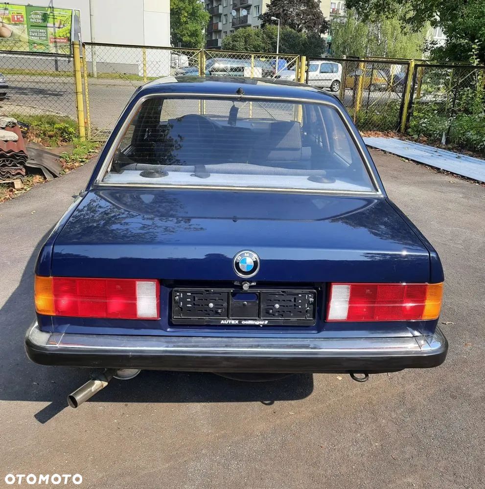 BMW Seria 3 318i - 5