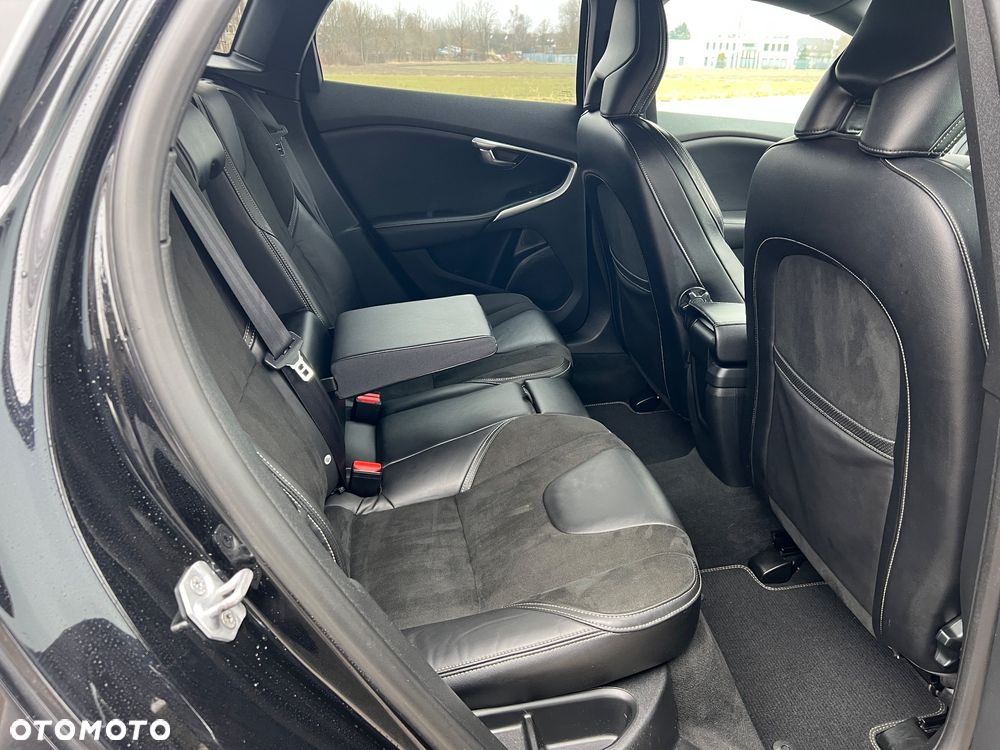 Volvo V40 D3 R Design - 26