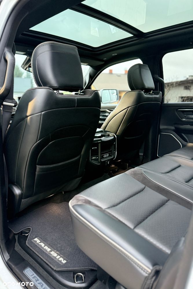 RAM 1500 Crew Cab Laramie - 36