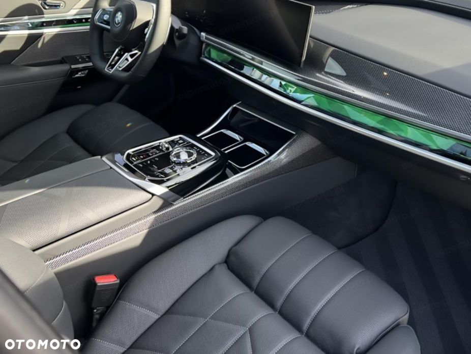 BMW Seria 7 - 12