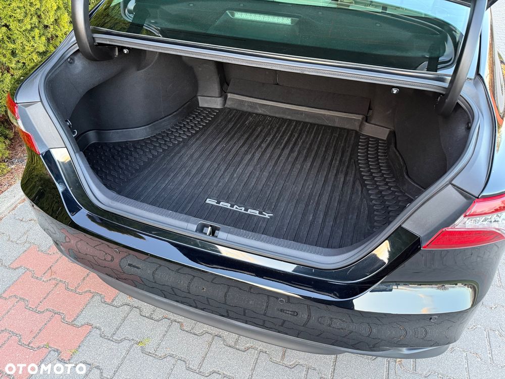 Toyota Camry 2.5 Hybrid Executive CVT - 11