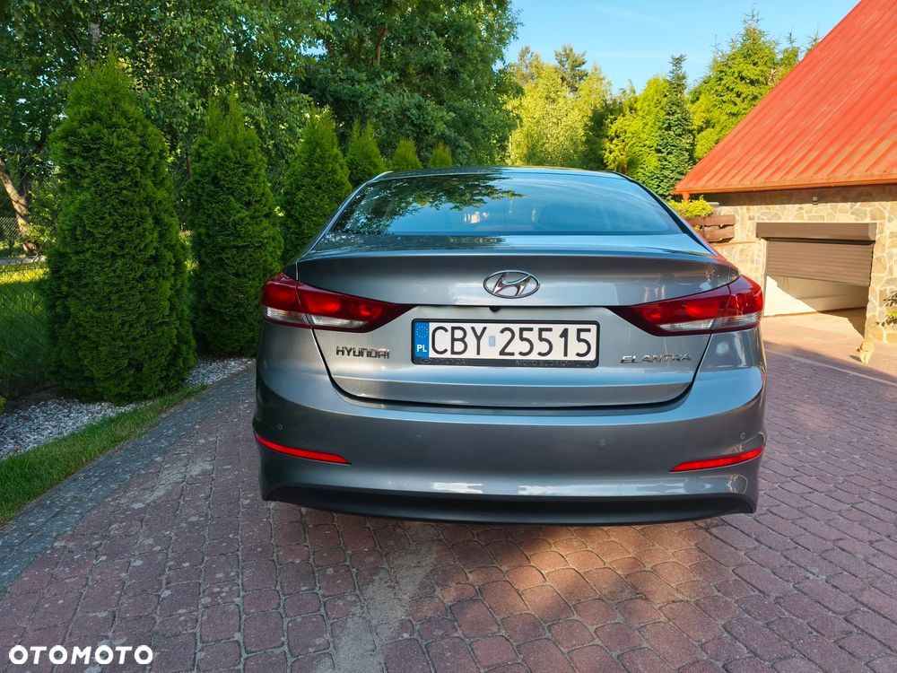 Hyundai Elantra 1.6 Comfort - 4