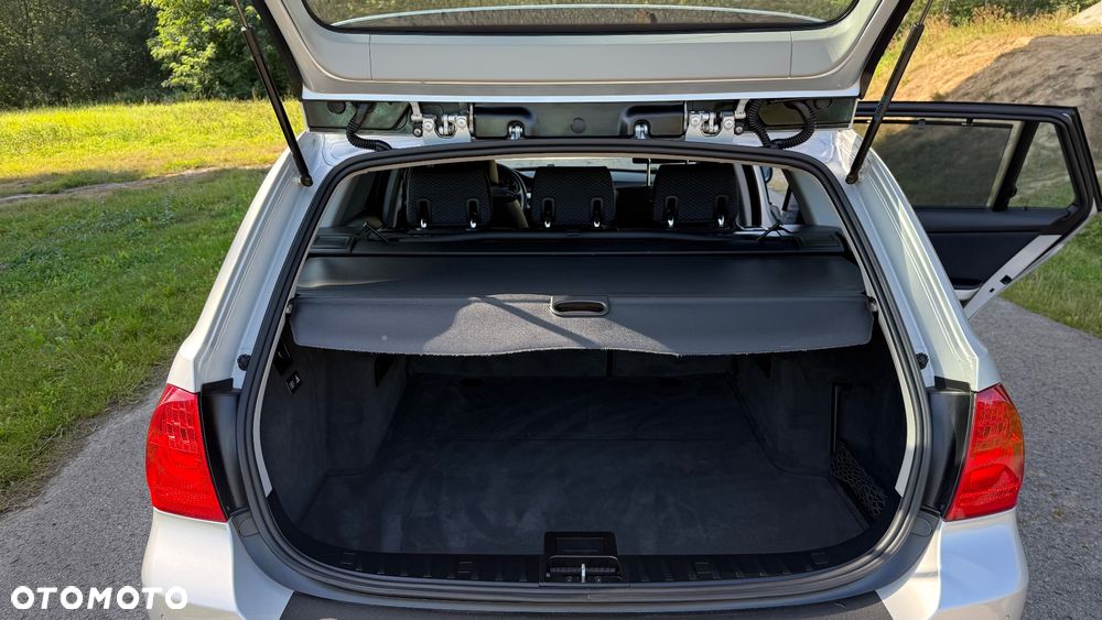 BMW Seria 3 320d xDrive - 12