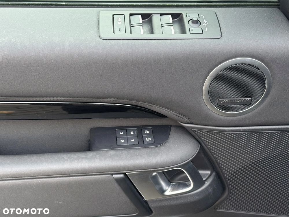 Land Rover Discovery 2.0 P300 SE - 17