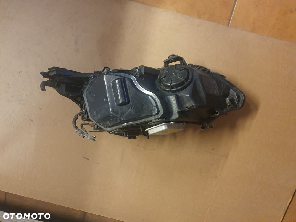 REFLEKTOR PRAWY BMW 5 E60 E61 XENON - 3