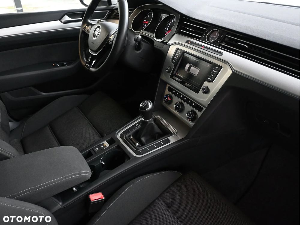 Volkswagen Passat 1.6 TDI (BlueMotion Technology) Comfortline - 21