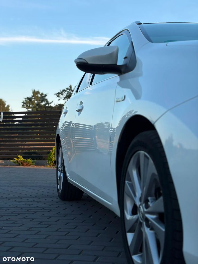 Toyota Auris 1.8 HSD Luna - 17