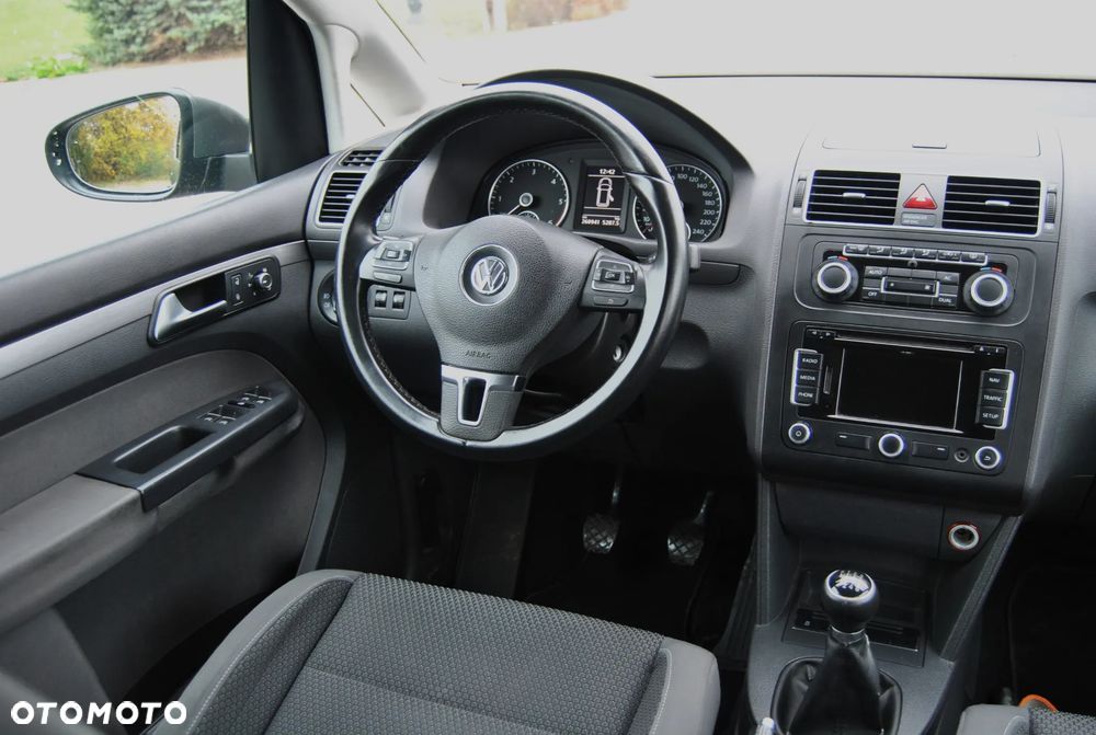 Volkswagen Touran - 10