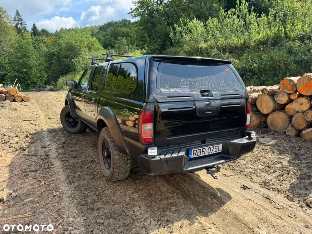 Nissan Pickup - 4