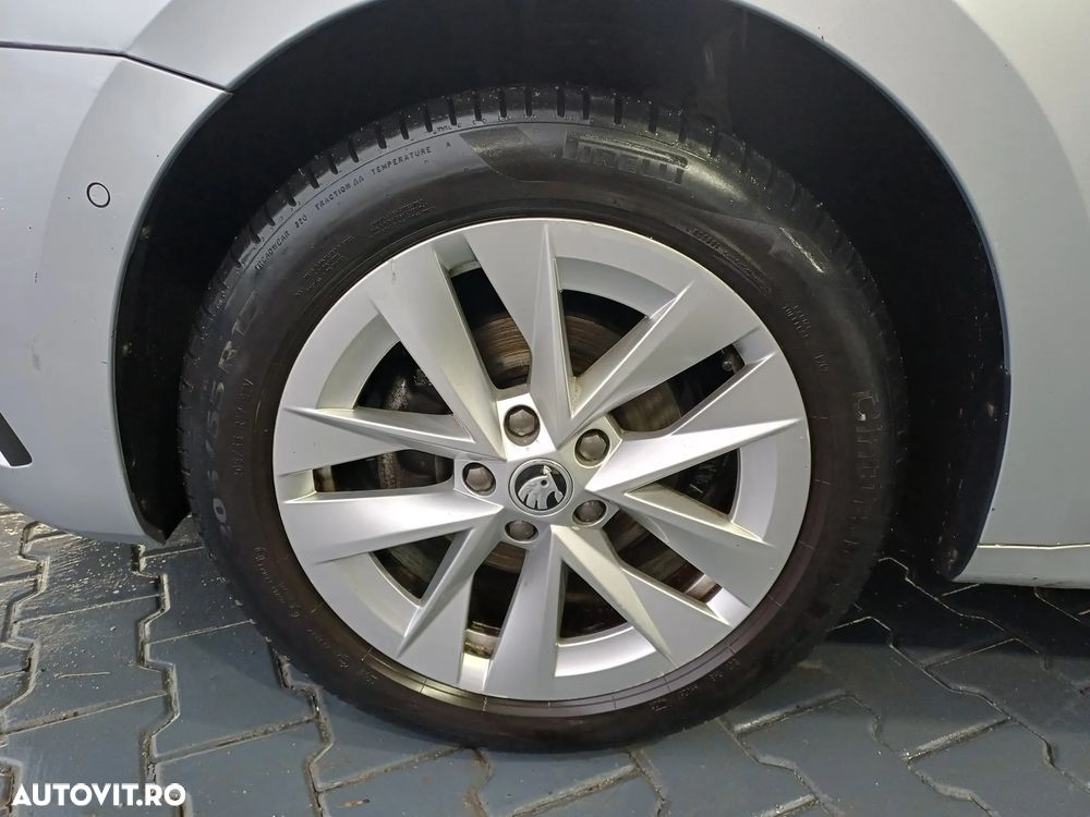 Skoda Octavia 2.0 TDI DSG Style - 4