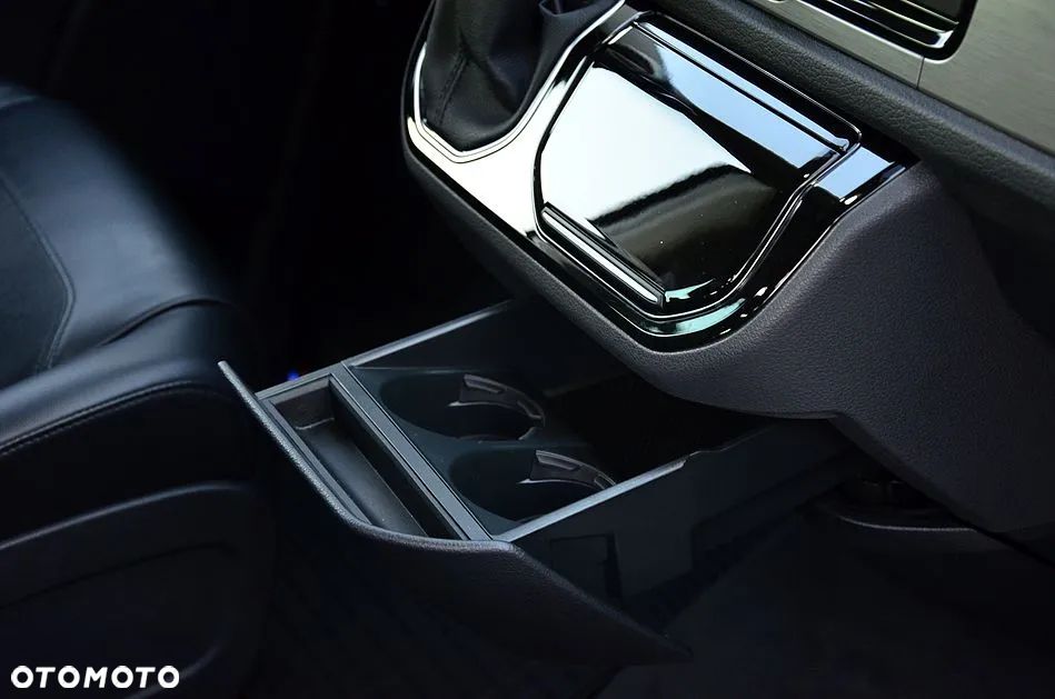 Volkswagen Multivan - 25