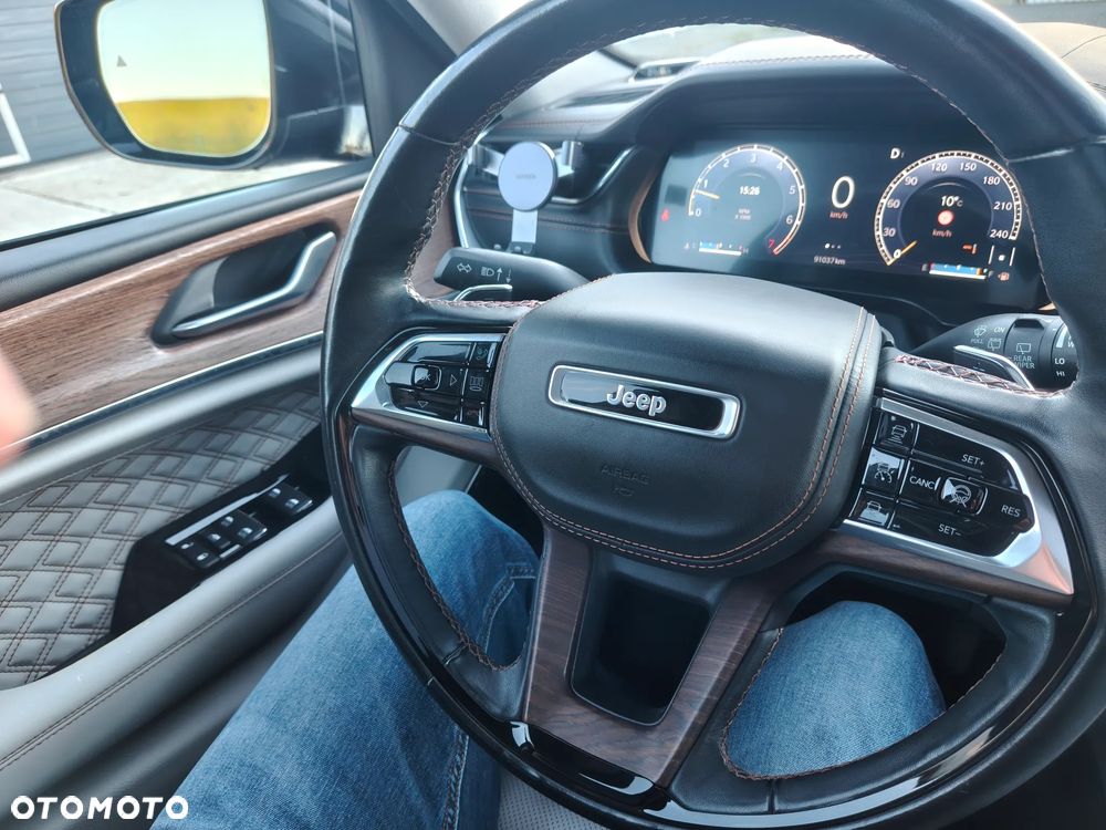 Jeep Grand Cherokee - 24