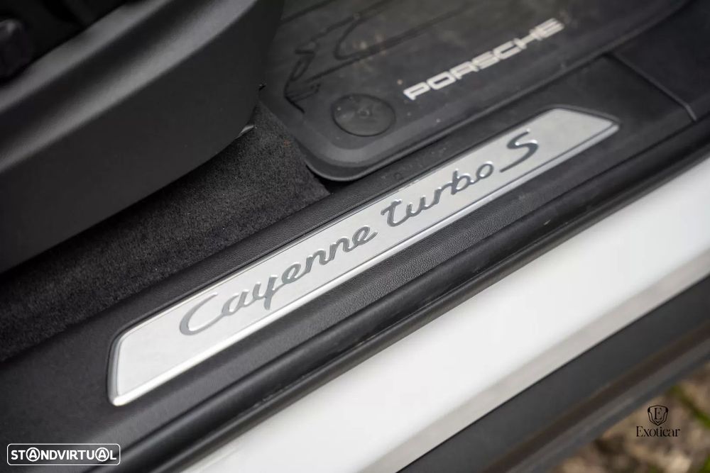 Porsche Cayenne Coupé Turbo S E-Hybrid - 42