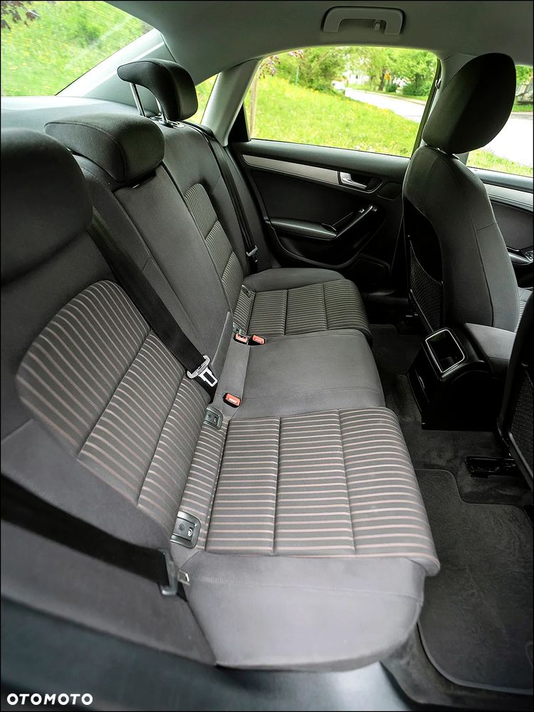 Audi A4 Limousine - 8