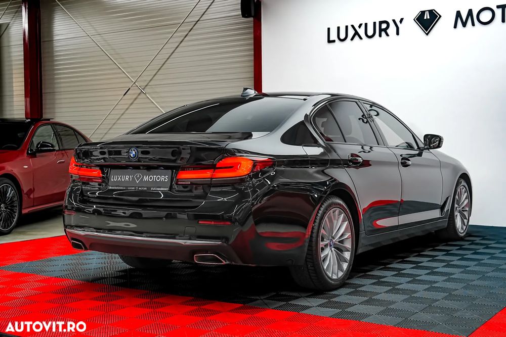BMW Seria 5 530e Aut. - 11