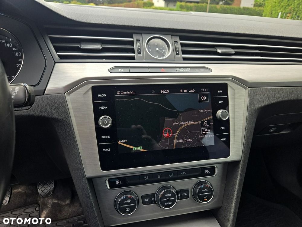 Volkswagen Passat Variant 2.0 TDI SCR Trendline - 15