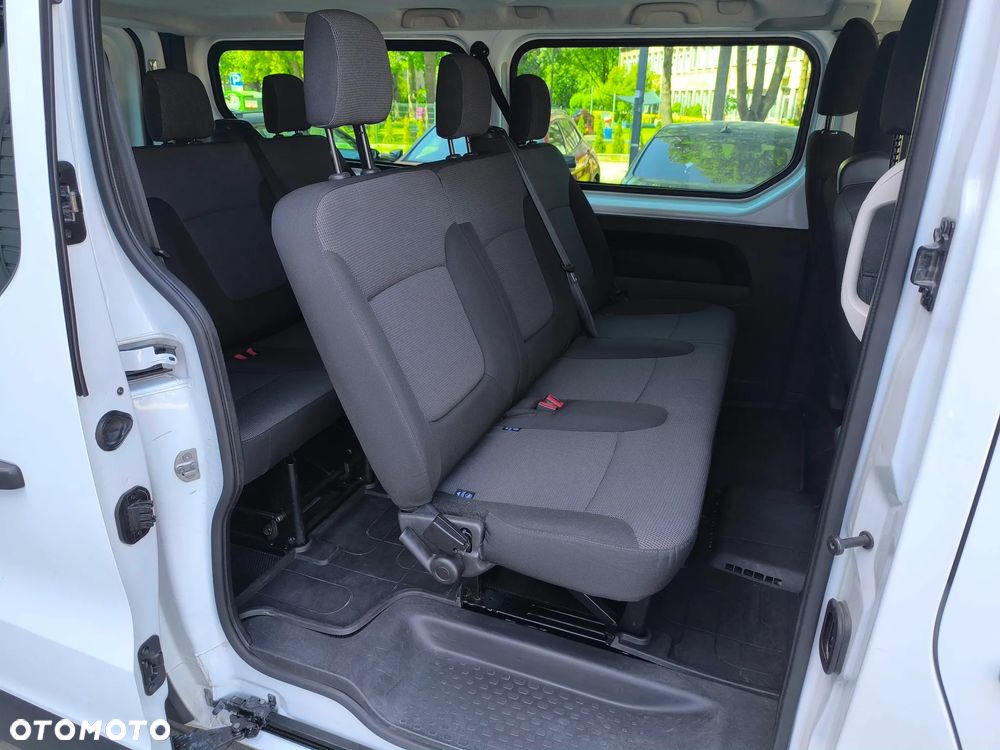 Renault Trafic 2.0 dCi - 11