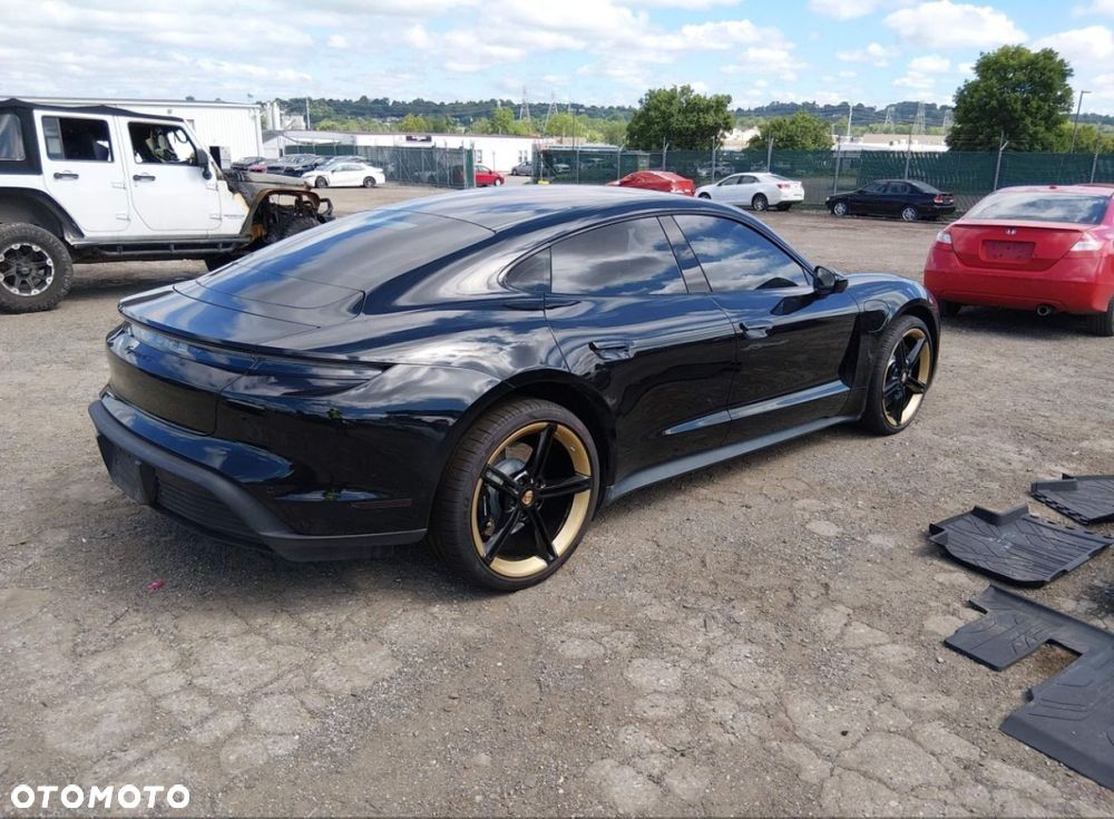 Porsche Taycan - 7