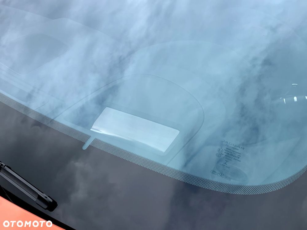 Jaguar XE S - 30