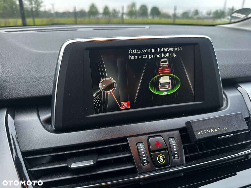 BMW Seria 2 218i - 11