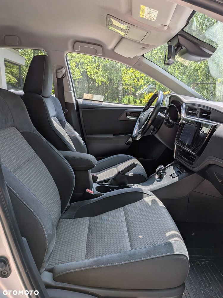 Toyota Auris Hybrid 135 Premium - 11