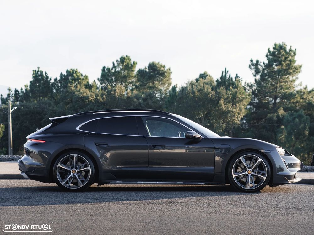 Porsche Taycan Cross Turismo 4S - 7