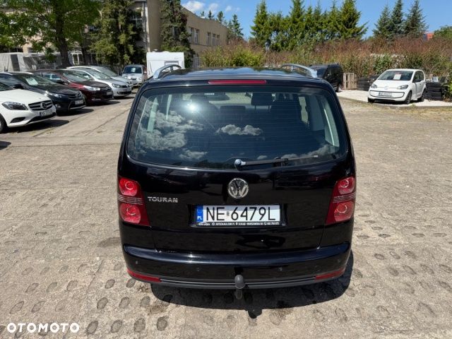 Volkswagen Touran - 4