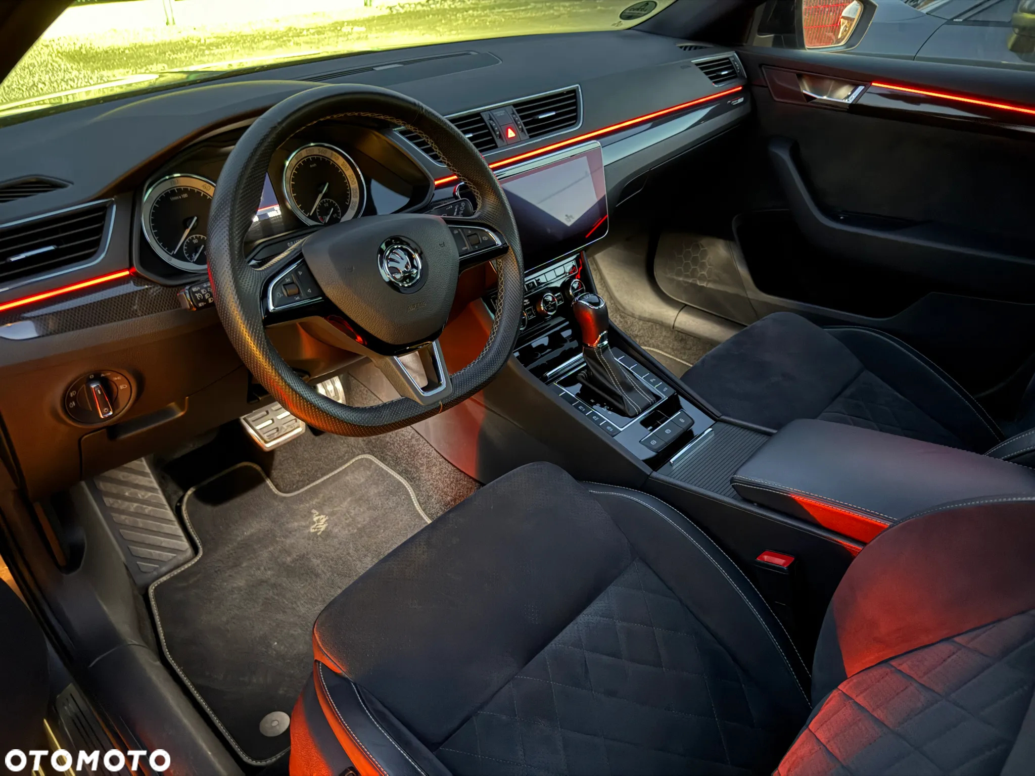 Skoda Superb Combi 2.0 TDI DSG Sportline - 10