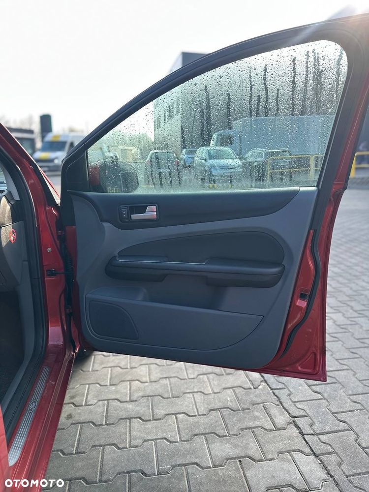 Ford Focus 1.6 Ti-VCT Ghia - 17