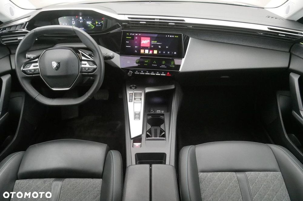 Peugeot 408 - 8