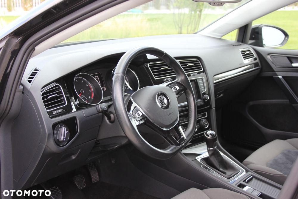 Volkswagen Golf - 20
