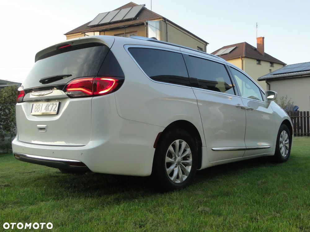 Chrysler Pacifica - 6