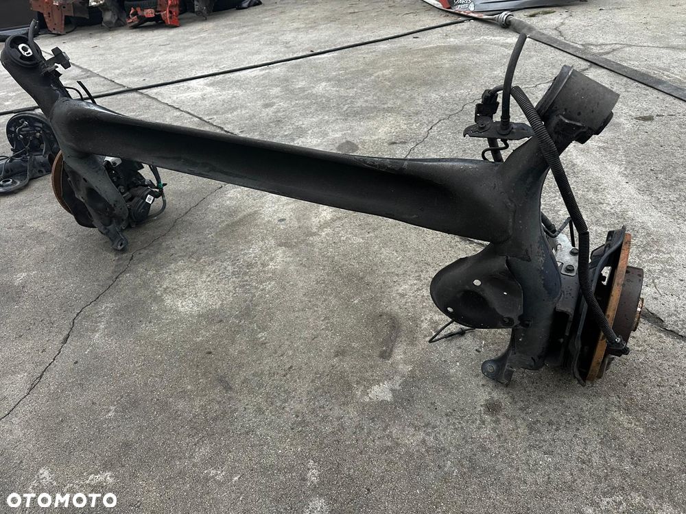 Tylna OŚ Belka Fiat 500L Tarcze Kompletna stan bdb - 7