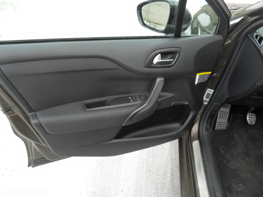 Citroën DS4 e-HDi 110 SoChic - 13