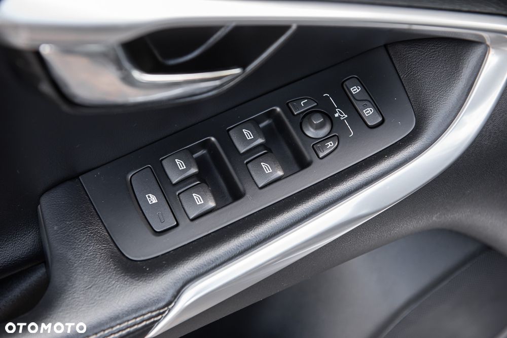 Volvo V40 D3 Geartronic RDesign - 16