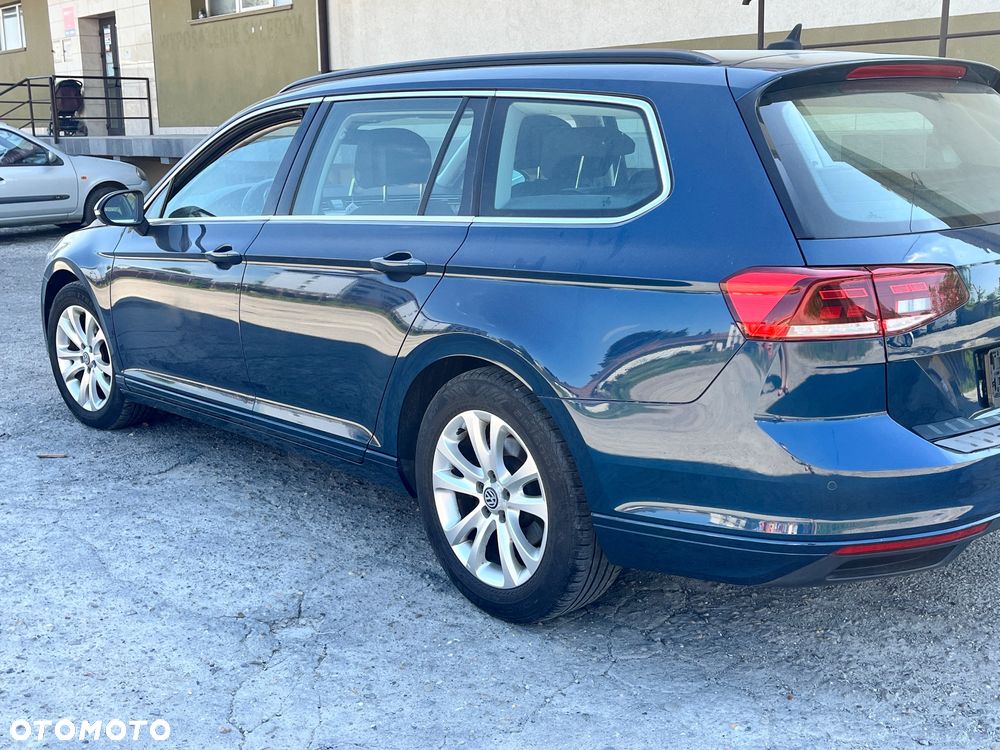 Volkswagen Passat 2.0 TDI SCR DSG Conceptline - 4