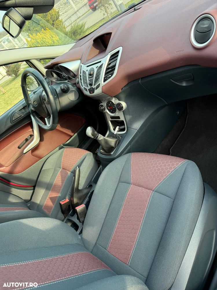 Ford Fiesta 1.6 TDCI DPF Titanium - 16