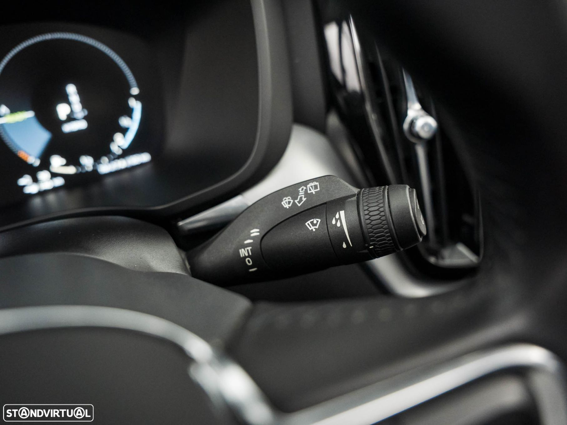 Volvo XC 60 2.0 T8 PHEV Momentum Plus AWD - 23