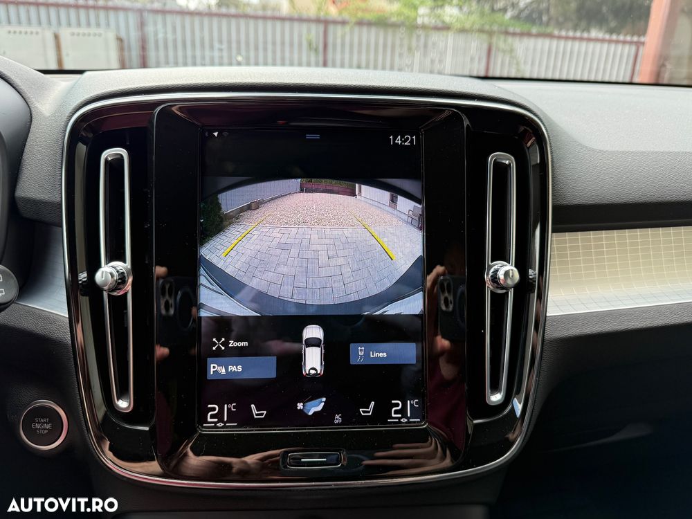 Volvo XC 40 B4 AT8 Mild Hybrid Momentum Pro - 17