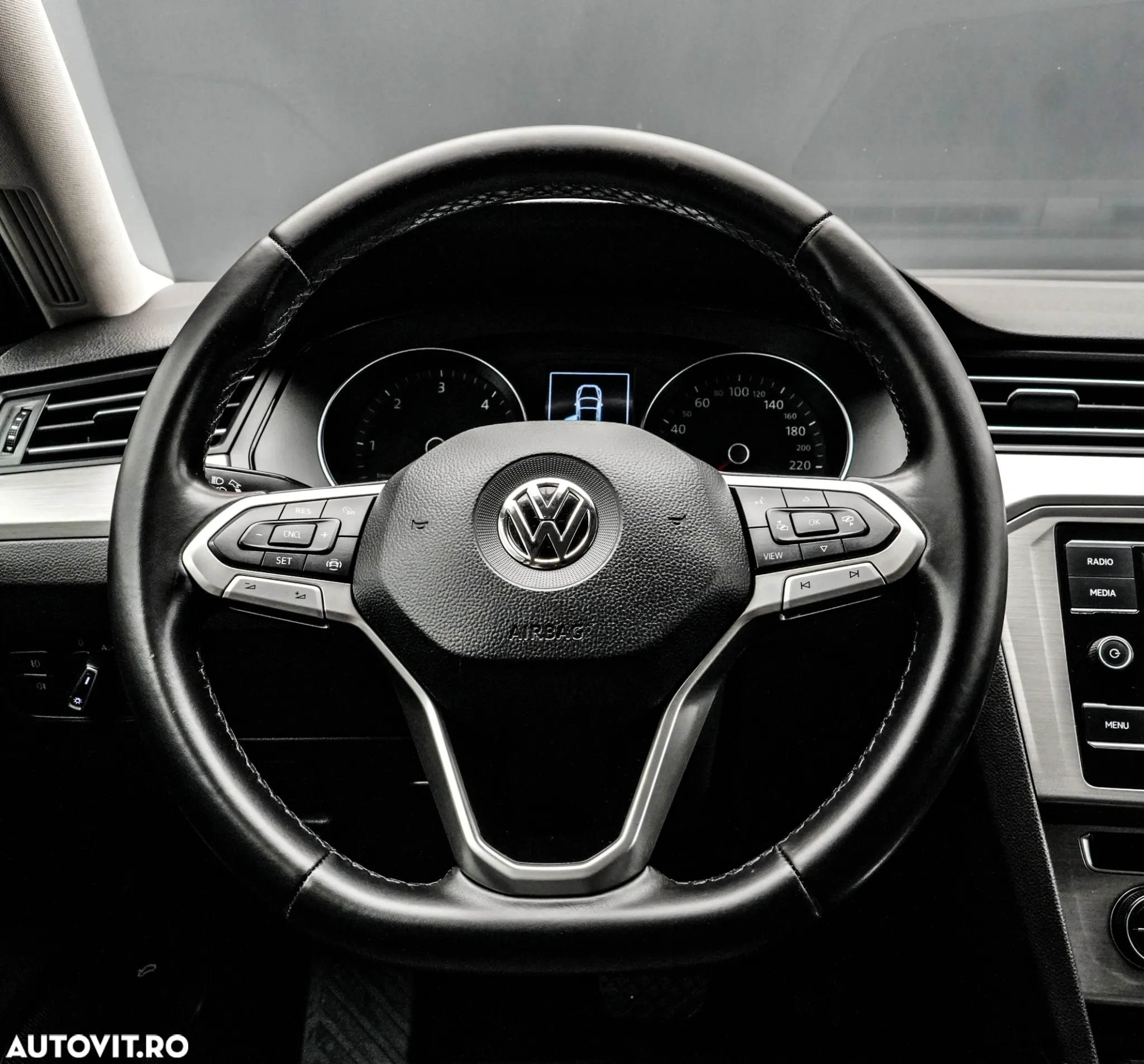 Volkswagen Passat 2.0 TDI DSG Comfortline - 18