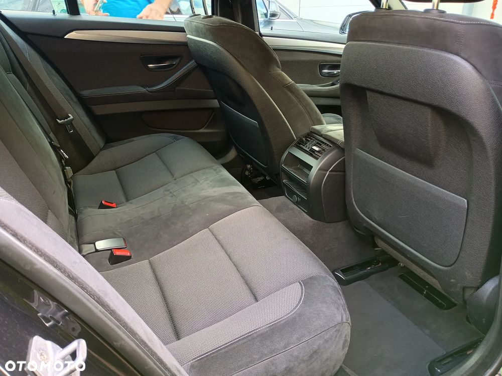 BMW Seria 5 525d xDrive - 13