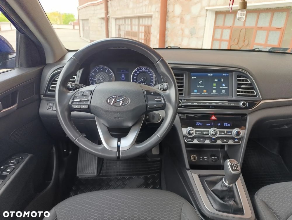 Hyundai Elantra 1.6 Comfort - 25