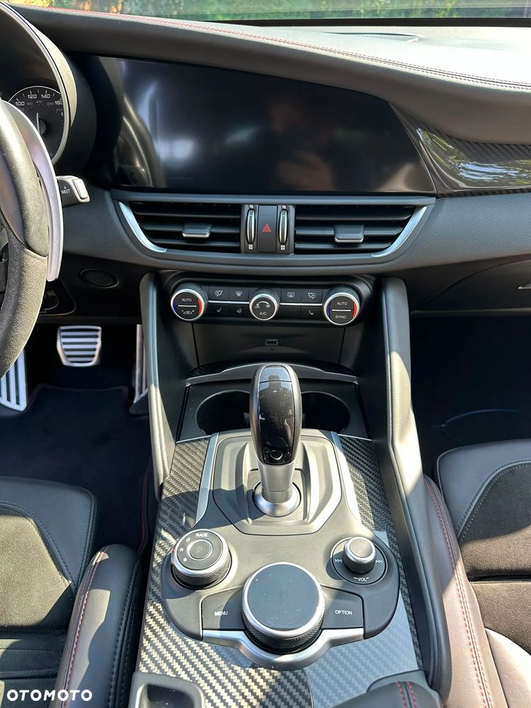 Alfa Romeo Giulia 2.9 V6 Bi-Turbo AT8 Quadrifoglio - 16
