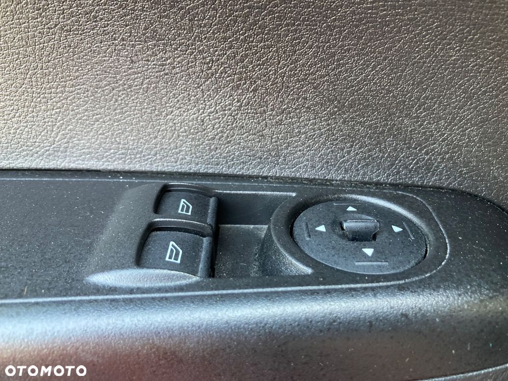 Ford Transit Courier Ambiente - 30