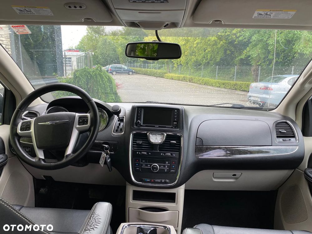 Chrysler Town & Country 3.6 Touring - 16