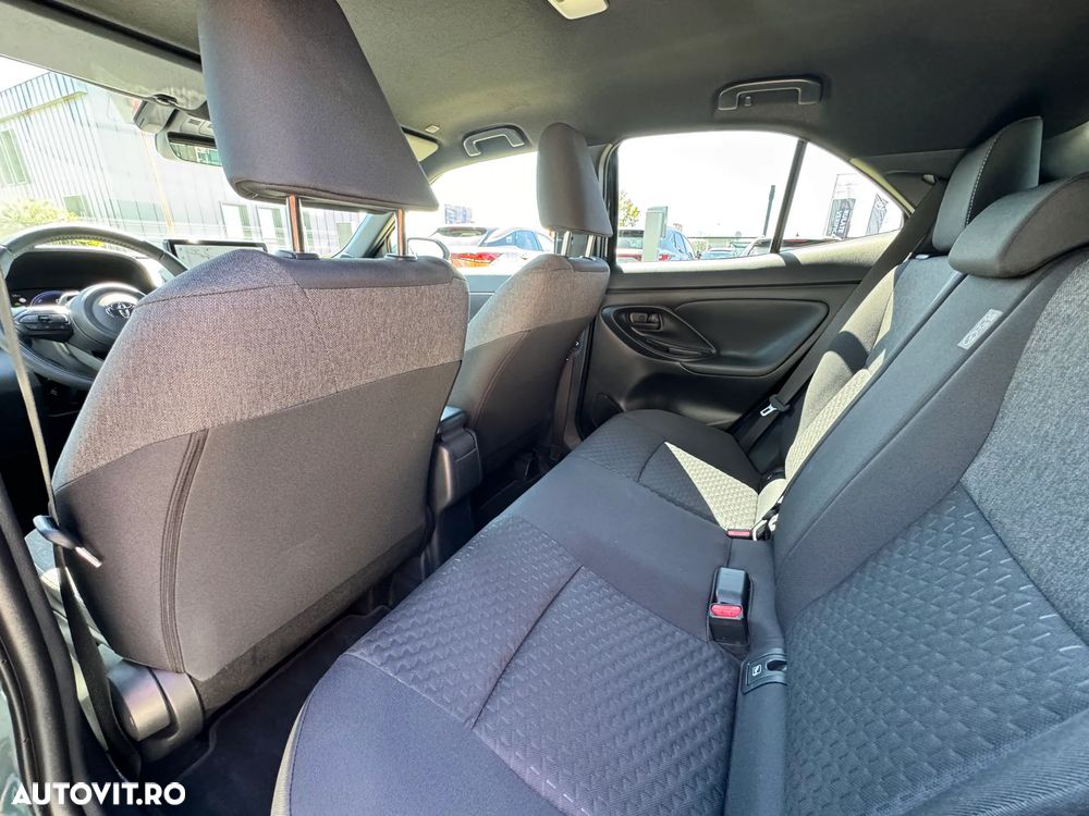 Toyota Yaris Cross 1.5 VVT-i HSD 116 4x2 HEV Dynamic - 27